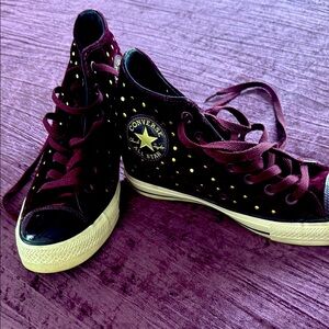 Hidden wedge Converse Burgundy High-Tops with Black and Gold Details